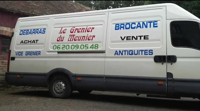 Véhicule Le Grenier du Meunier pour débarras et brocante en Creuse